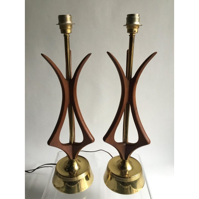 1950s Mid-Century Modern Walnut and Brass Table Lamps attributed to Adrian Pearsall, 1950s, Set of 2 For Sale - Image 5 of 8