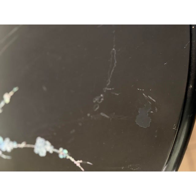 Vintage Chinese Black Lacquer Oval Coffee Table – Mother of Pearl Inlay Chinoiserie For Sale In Las Vegas - Image 6 of 8