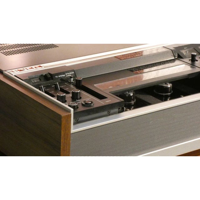 As collectors, the first professional vcr in modern history. 26 kg. Of professional reader and very expensive quality from...