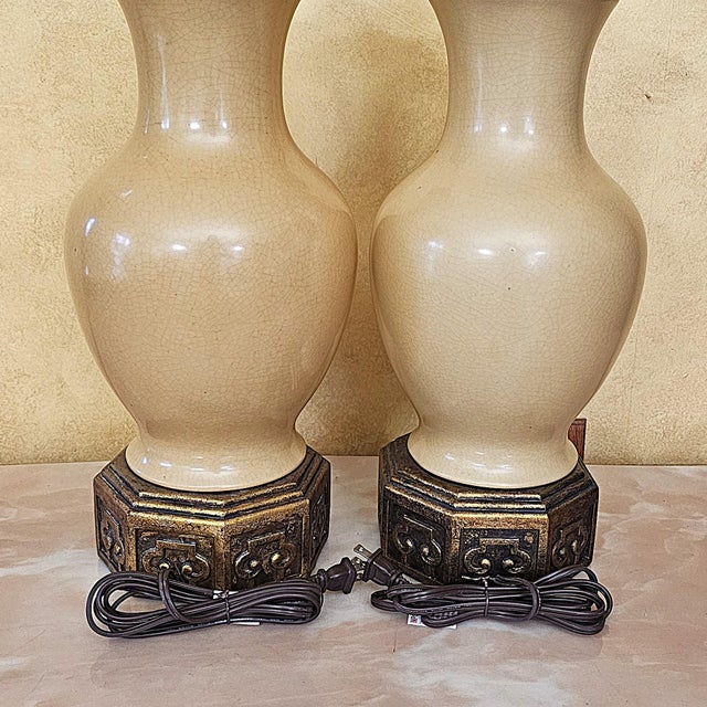Pair of Port 68 Mark Abrams Cream Ceramic Urn Table Lamps With Linen Drum Shades For Sale In Washington DC - Image 6 of 18