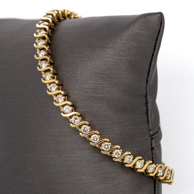 Solid 14k Yellow Gold Estate Natural Diamond Tennis Bracelet | Box Clasp Closure For Sale - Image 4 of 8