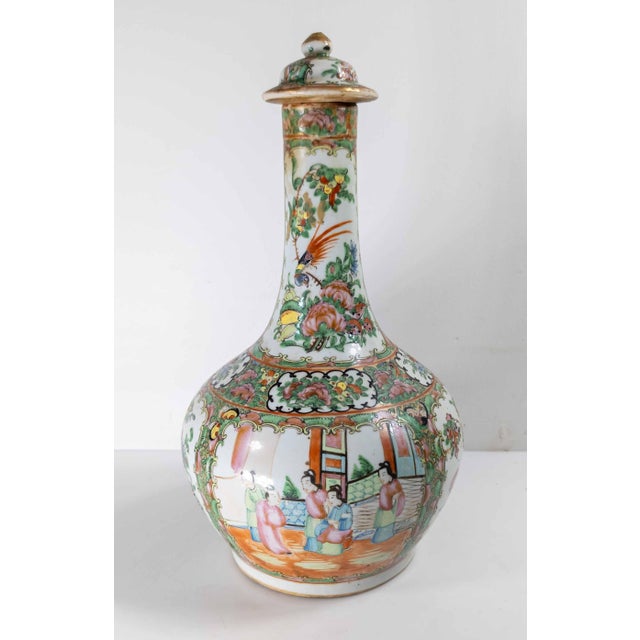 19th Century Chinese Export Chinoiserie Rose Medallion Bottle Vase With Lid For Sale In New York - Image 6 of 18
