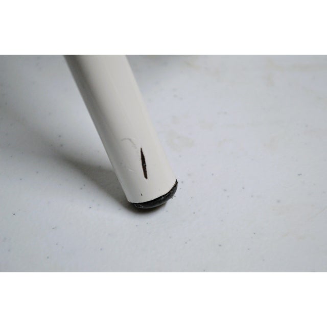 1980s Amisco White Metal Magazine Rack Holder For Sale In Cincinnati - Image 6 of 6