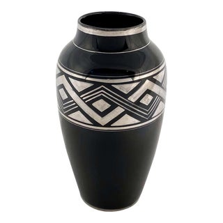 French Art Deco Black Vase With Geometric Pattern in Silver For Sale