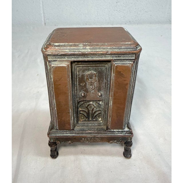 Figurative Antique Arcade Bronze Cast Iron Majestic Radio Still Bank 1930 Grigsby-Grunow For Sale - Image 3 of 8