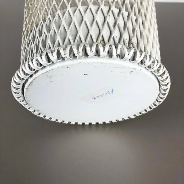 White Mid-Century Modern French Metal Umbrella Stand in the style of Mathieu Matégot, 1960s For Sale - Image 8 of 14