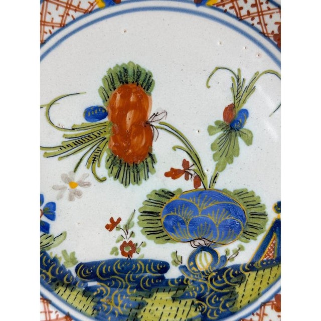 Japanese Style Faenza Soup Plate from Ferniani, Italy, 1760-1800 For Sale - Image 3 of 8