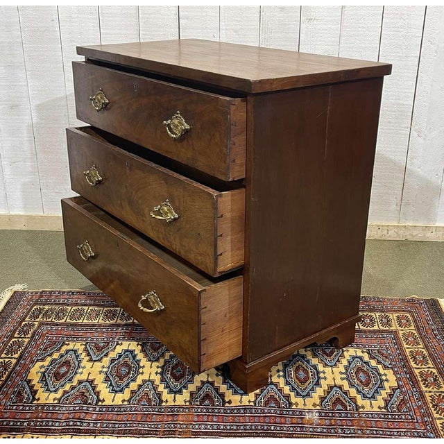 19th Century English Mahogany Chest of Drawers For Sale - Image 10 of 18