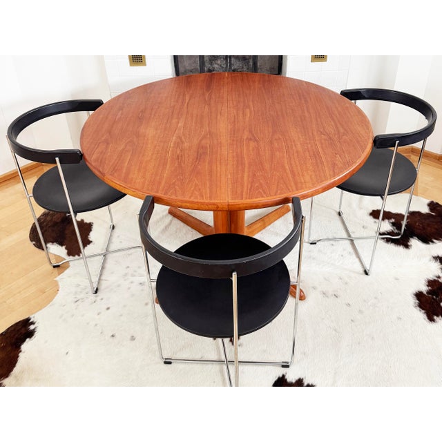 Mid-Century Modern Danish MCM Ex.+ Teak Wood Grain Dining Table by Dyrlund Denmark 1960s, Mod. 9276 For Sale - Image 3 of 13