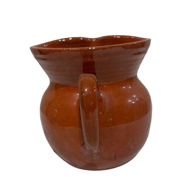 A beautiful piece of authentic North Carolina pottery from the renowned Jugtown tradition, celebrated for its handcrafted...