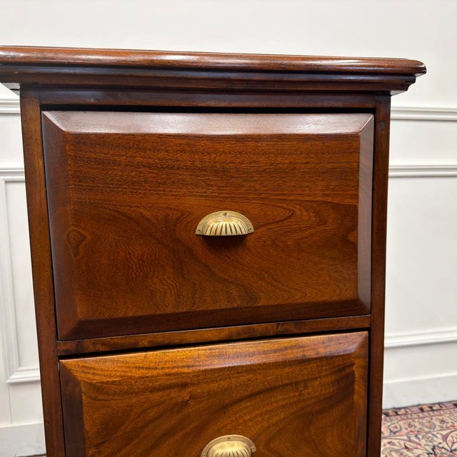 Wood English Chest of Drawers in Wood For Sale - Image 7 of 10