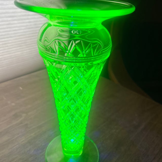 American Vintage Emerald Uranium Art Glass Vase For Sale - Image 3 of 5