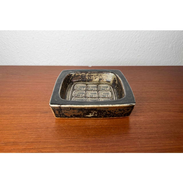 Beige Mid-Century Modern Danish Brutalist Ceramic Bowl by Jorgen Mogensen for Royal Copenhagen, 1960s For Sale - Image 8 of 13