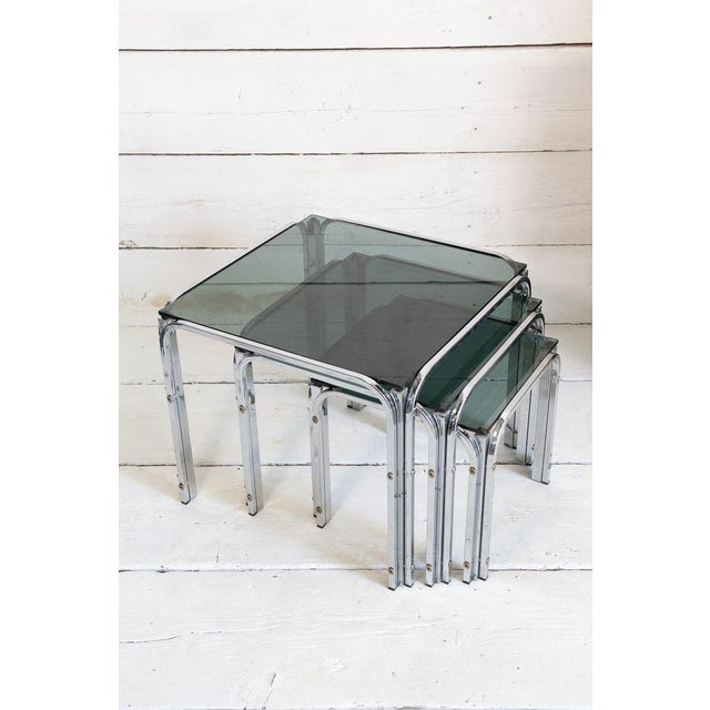 Nesting Tables in Chromed Metal and Smoked Glass, 1970s, Set of 3 For Sale - Image 4 of 18