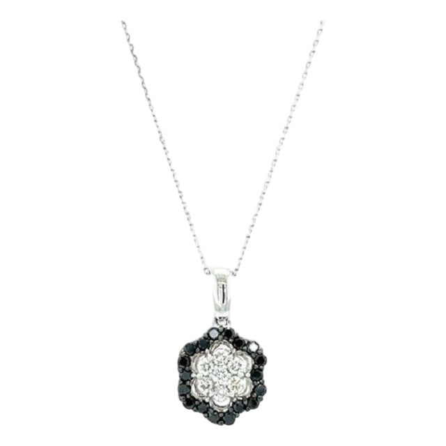 0.96 Carat Black Diamond White Diamond White Gold Chain Necklace For Sale
