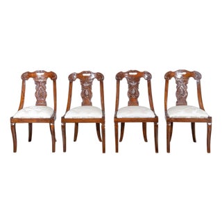 Set of Four 19th-Century Lombard Gondola Chairs in Carved Walnut For Sale