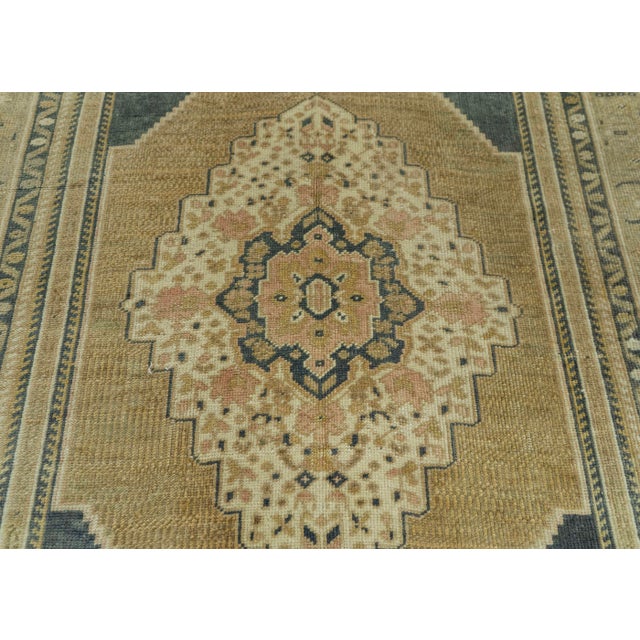 Turkish Vintage Rug 3'10" x 6' #20697 For Sale - Image 4 of 8