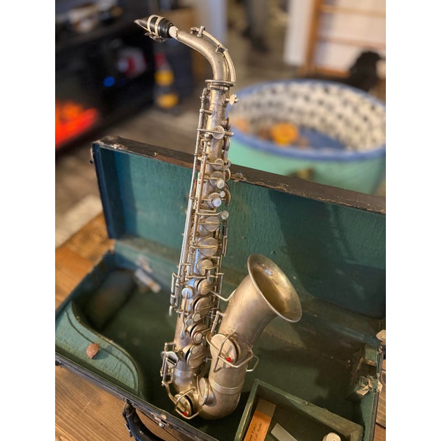 Early 21st Century Vintage Silver Plated Wurlitzer Low Pitch Alto Saxophone For Sale - Image 5 of 6