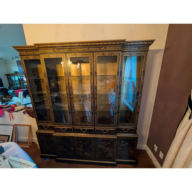 Drexel Heritage Asian-Inspired Chinoiserie Lacquer Display Cabinet, Attributed For Sale - Image 10 of 14