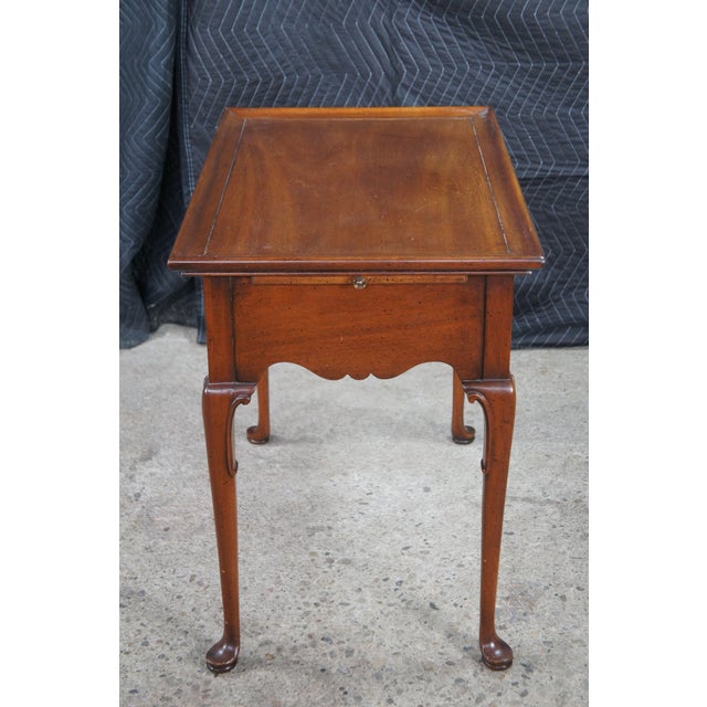 Mid Century Globe Furniture Colony Queen Anne Style Mahogany Tea Tray Table For Sale - Image 9 of 13