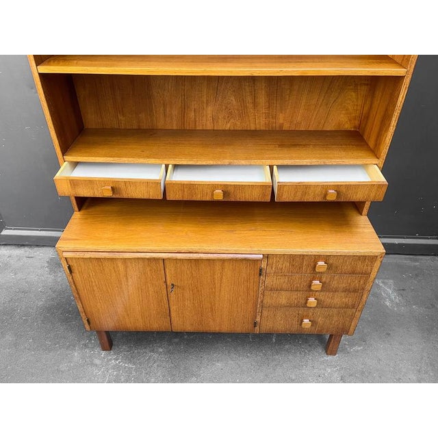 Mid-Century Modern Shelving Unit in Teak For Sale - Image 9 of 18