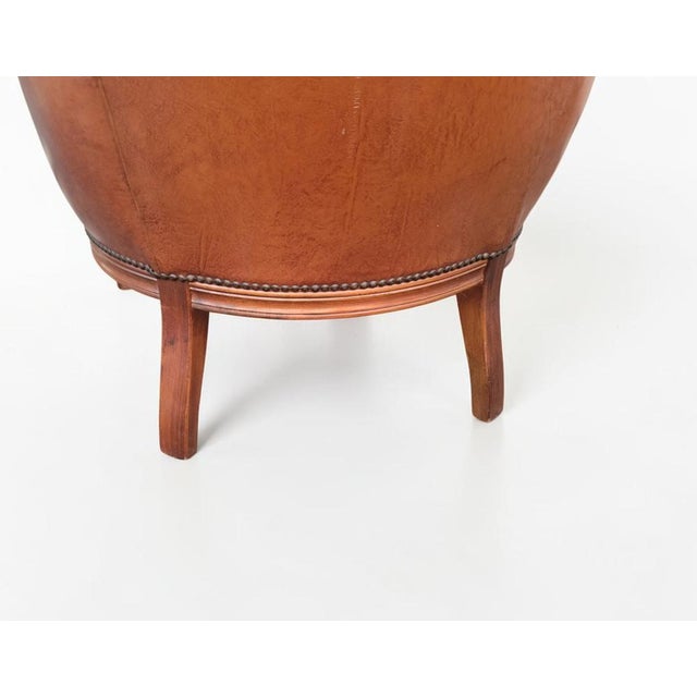 French Louis XV Style Chair in Carved Walnut and Patinated Leather, 1890s For Sale - Image 15 of 18