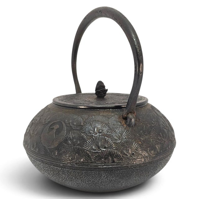 Early 20th Century 20th Century Oigen Nanbu Seieido Nambu Cast-Iron Pine and Crane Tetsubin For Sale - Image 5 of 16