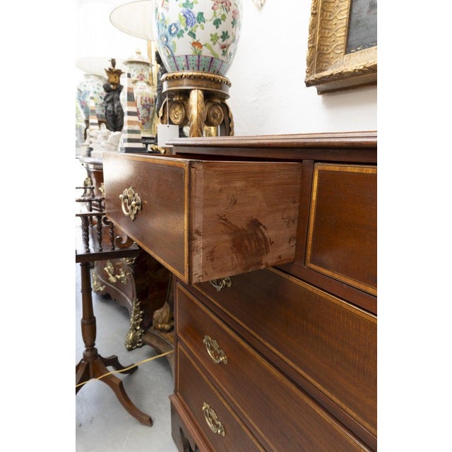 Traditional Late 19th Century Federal Style Inlaid Mahogany Chest of Drawers For Sale - Image 3 of 6