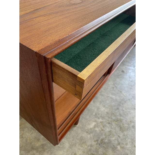 Danish Mid Century Modern Sideboard or Tv Console For Sale In Miami - Image 6 of 7