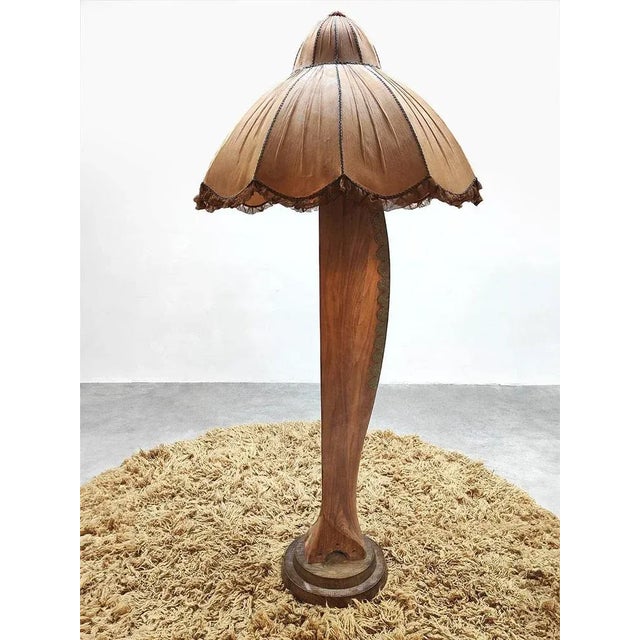 The sky's the limit! This special Art Deco floor lamp in which a real propeller is incorporated is absolutely one of a...