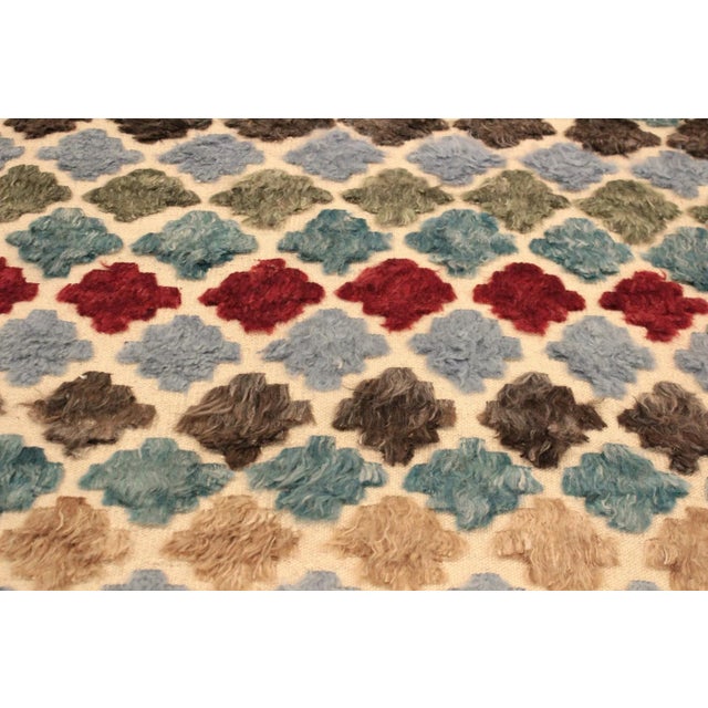 1990s 1990s Modern Moroccan High-Low Beige/Blue Wool Rug - 5'0'' X 7'7'' For Sale - Image 4 of 8