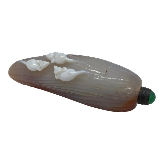 Agate Snuff Bottle in the Shape of an Ear of Corn With White Mice For Sale