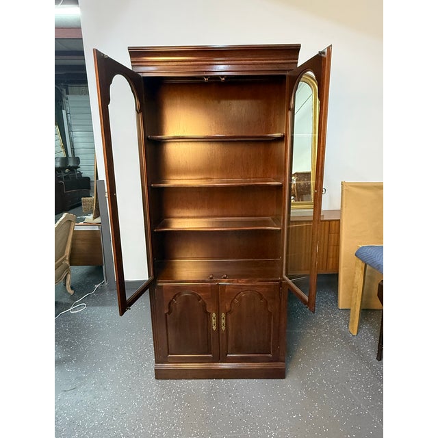 Ethan Allen Vintage Ethan Allen Georgian Court Display Cabinet For Sale - Image 4 of 11