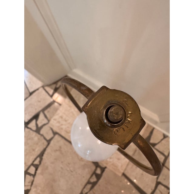 Neoclassical Vintage Stiffel Neoclassical Fluted Brass Column Table Lamp For Sale - Image 3 of 3