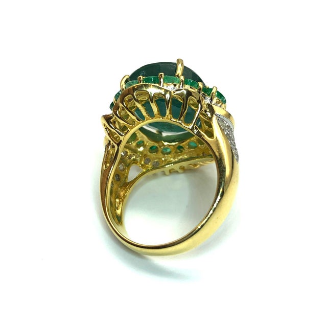 Green Bochic “Capri” Vintage Natural Diamond & Emerald Ring Set in 18K Gold & Silver For Sale - Image 8 of 11