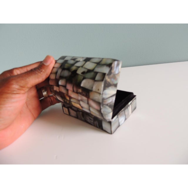 1990s Black Lacquered Abalone Decorative Shell Box For Sale - Image 5 of 7