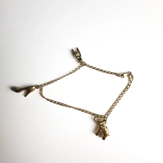 1990s 14k Yellow Gold Chain Charm Bracelet With Three Charms For Sale - Image 9 of 12