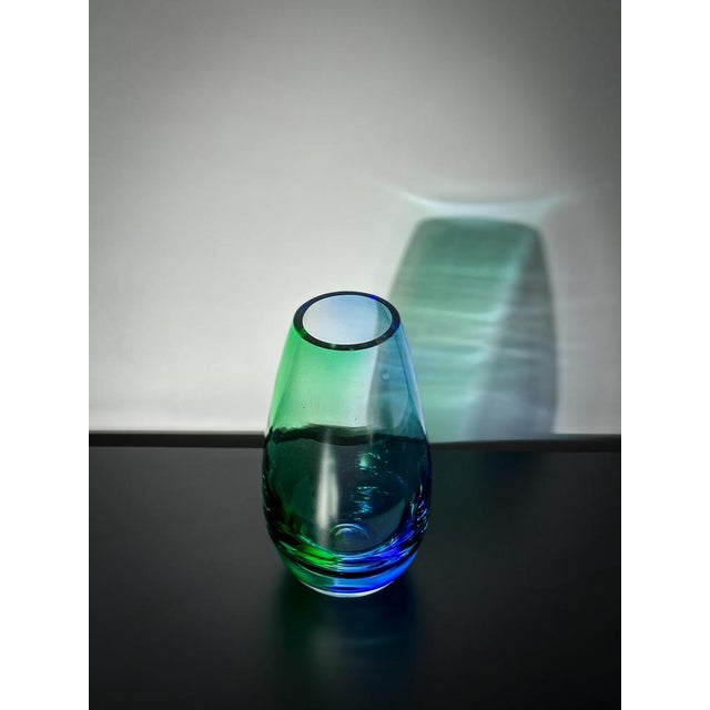 Blue and Green Aurora Borealis Style Glass Teardrop Vase, 1990s For Sale - Image 4 of 10
