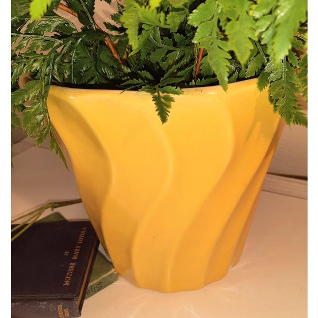 Bauer Yellowware Yellow Pottery Planter California Usa Mid Century For Sale In Fayetteville, AR - Image 6 of 6