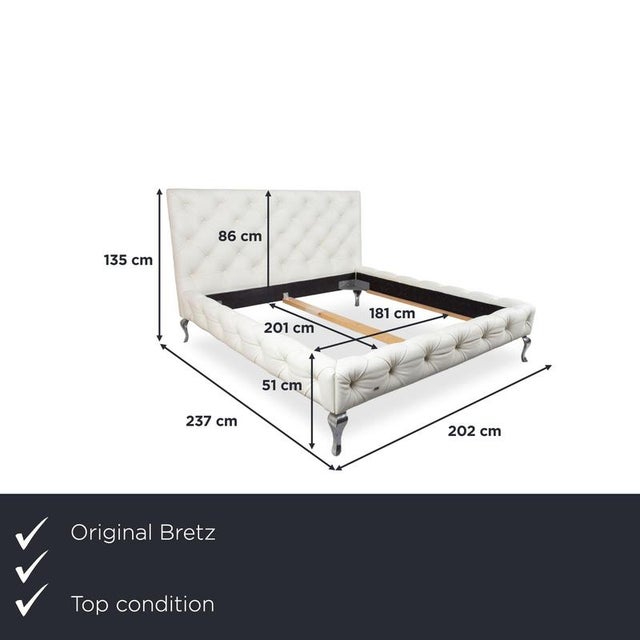 Inspired by timeless burlesque, the Marilyn bed by Bretz exudes both opulence and understated elegance. The deep...
