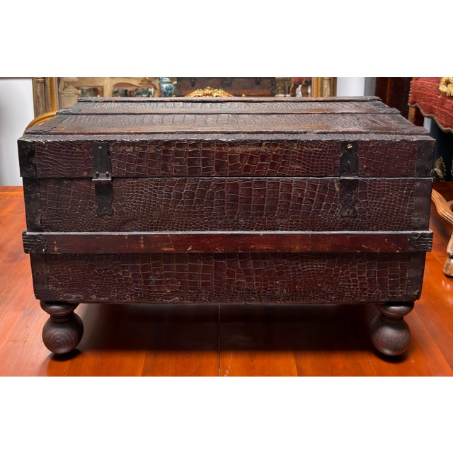 Antique 1920’s Crocodile Leather Steamer Trunk Coffee Table For Sale In Los Angeles - Image 6 of 8