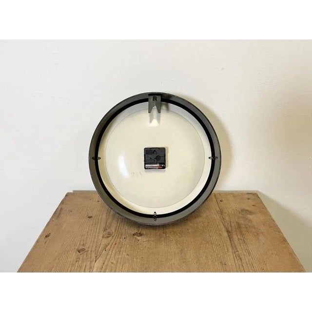 Industrial Bakelite Factory Wall Clock from Pragotron, 1960s For Sale - Image 10 of 11