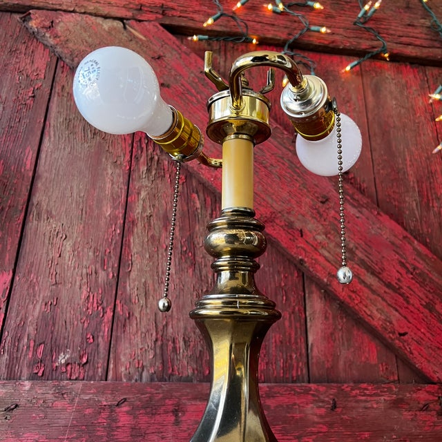 Vintage Brass Table Lamp With Dual Bulb Sockets & Pull Chains For Sale In Kansas City - Image 6 of 14