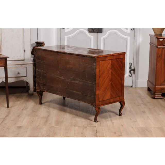 18th Century Venetian Walnut and Mahogany Commode with Bookmatched Veneer For Sale - Image 11 of 12