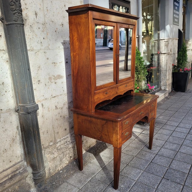 Directoire Bonheur du Jour Desk in Mahogany and Leather, France, 19th Century For Sale - Image 3 of 18