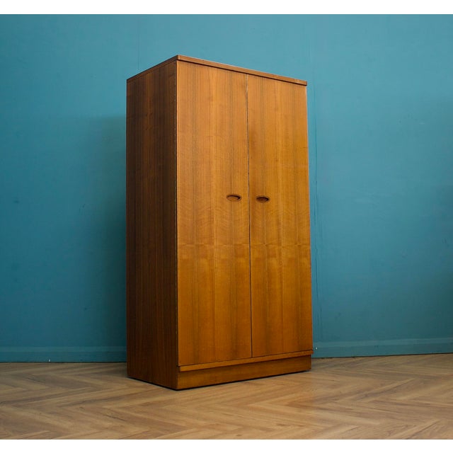 Mid-Century Modern Walnut Wardrobe from Uniflex, 1960s For Sale - Image 11 of 11