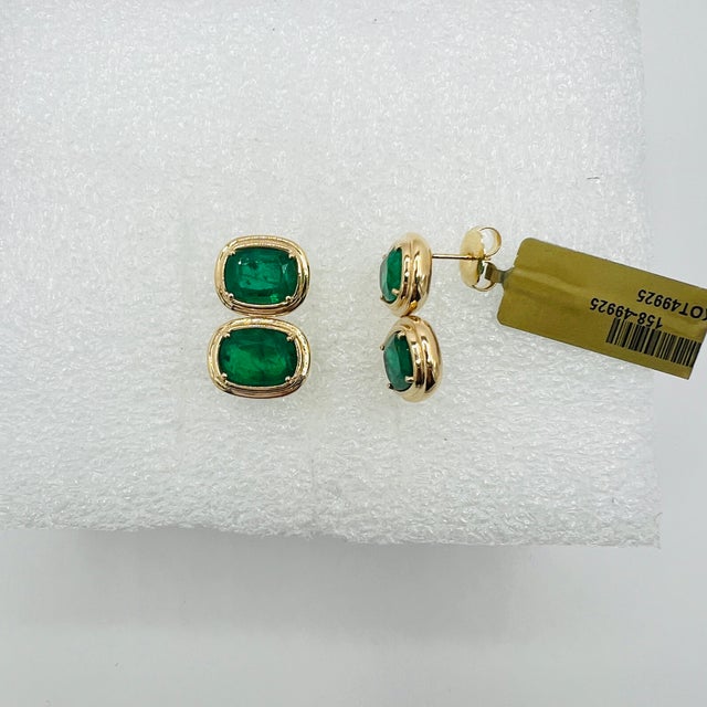 2020s 17 Carats of Emerald Cushion Double Bezel Prong Earrings in 18k Yellow Gold, A Pair For Sale - Image 5 of 6