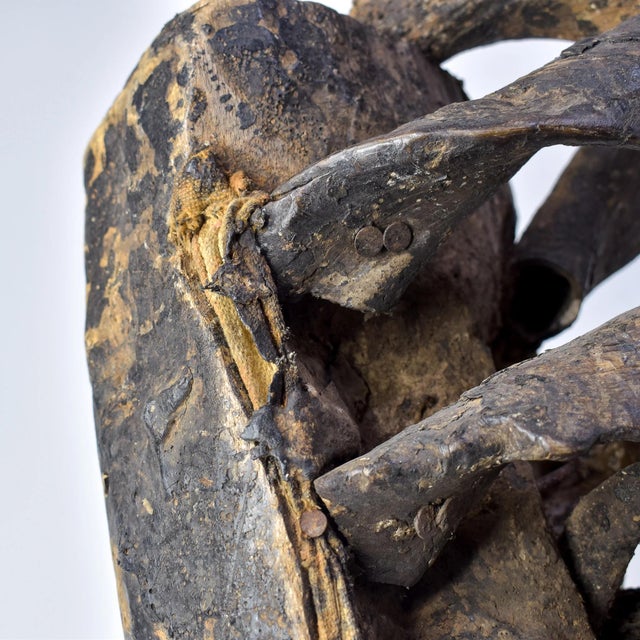 Early 20th Century Dan, Wee, Kran, Guerre Guere Mask on Stand For Sale - Image 12 of 15