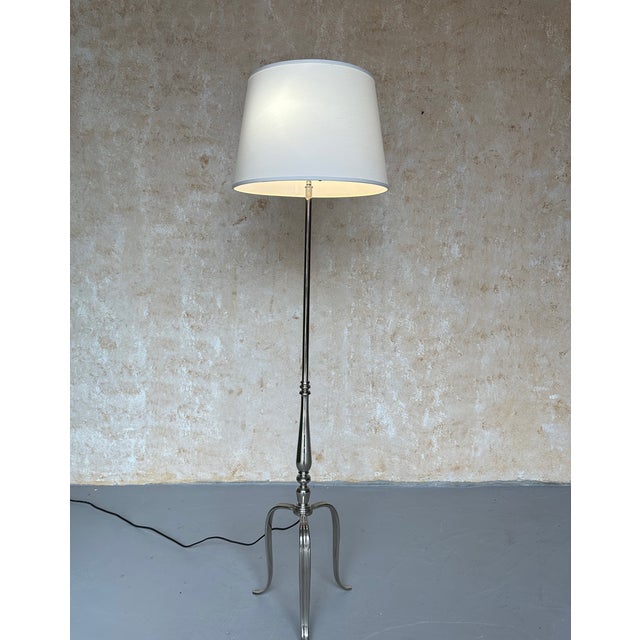 An elegant pair of French floor lamps from the mid-20th century, beautifully crafted in brass and recently finished in...