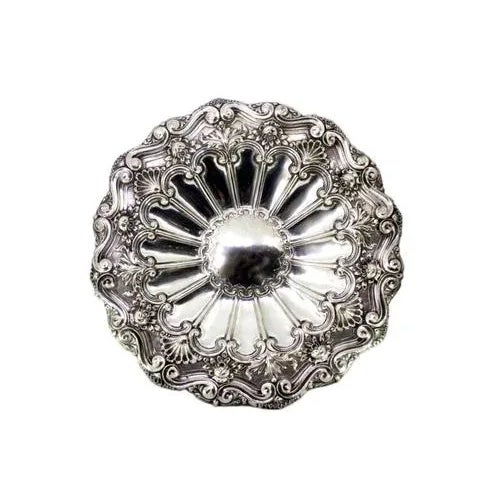 Silver Shell-Shaped Silver Wall Tray with Reliefs and Floral Motifs For Sale - Image 8 of 8